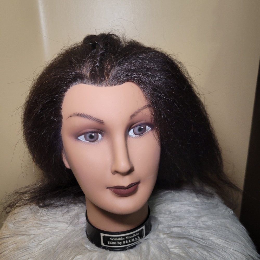 Mannequin head for training